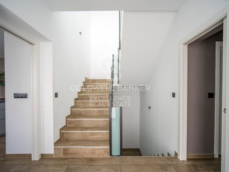 Foto b4852101-fffa-4c0c-8a3f-b6c6cbbd7606. Casa impresionante villa de lujo con estilo moderno e ibicenco en urbanización exclusiva e en Calp