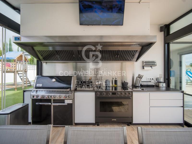 Foto c65b0c70-f935-40b7-95a6-9a62d3aba1d4. Casa impresionante villa de lujo con estilo moderno e ibicenco en urbanización exclusiva e en Calp