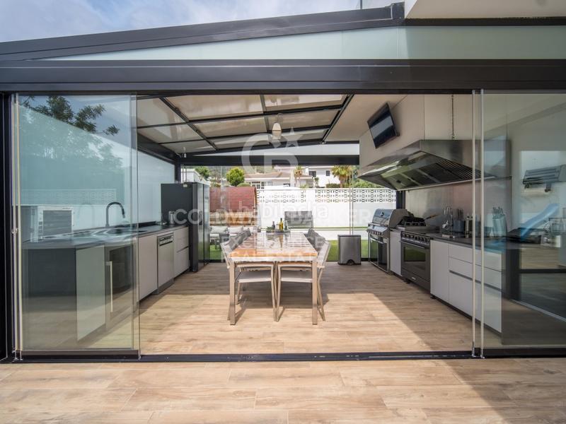 Foto f133b93f-3a76-4c91-b6e1-860f0c7b29f7. Casa impresionante villa de lujo con estilo moderno e ibicenco en urbanización exclusiva e en Calp