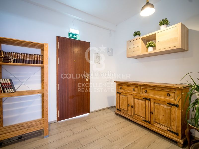 Foto 1c93ed94-5a37-43d6-a0c7-aaf6eec4516e. Local comercial hostal con licencia turística y rentabilidad del 10 en valencia. en Paterna