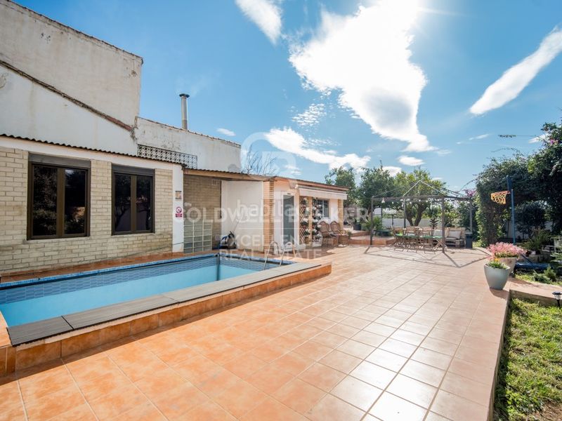 Foto 25f719f5-2078-44e2-9621-7ab94de01c7a. Local comercial hostal con licencia turística y rentabilidad del 10 en valencia. en Paterna