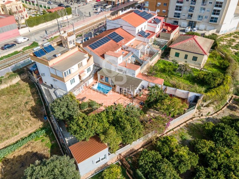 Foto 6843d3ac-7482-4d92-88a9-51c2fd10a0ec. Local comercial hostal con licencia turística y rentabilidad del 10 en valencia. en Paterna
