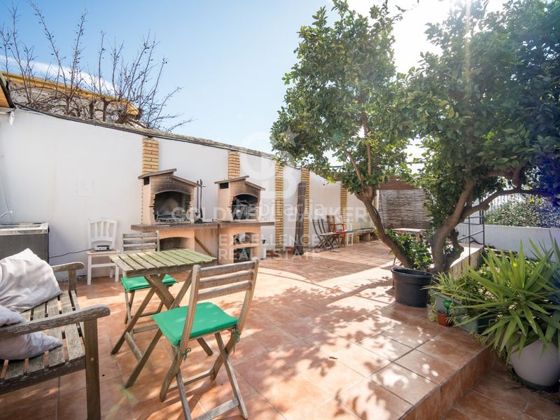 Foto 8d8384bd-6d8f-41d2-a59b-1aa837aa7acd. Local comercial hostal con licencia turística y rentabilidad del 10 en valencia. en Paterna
