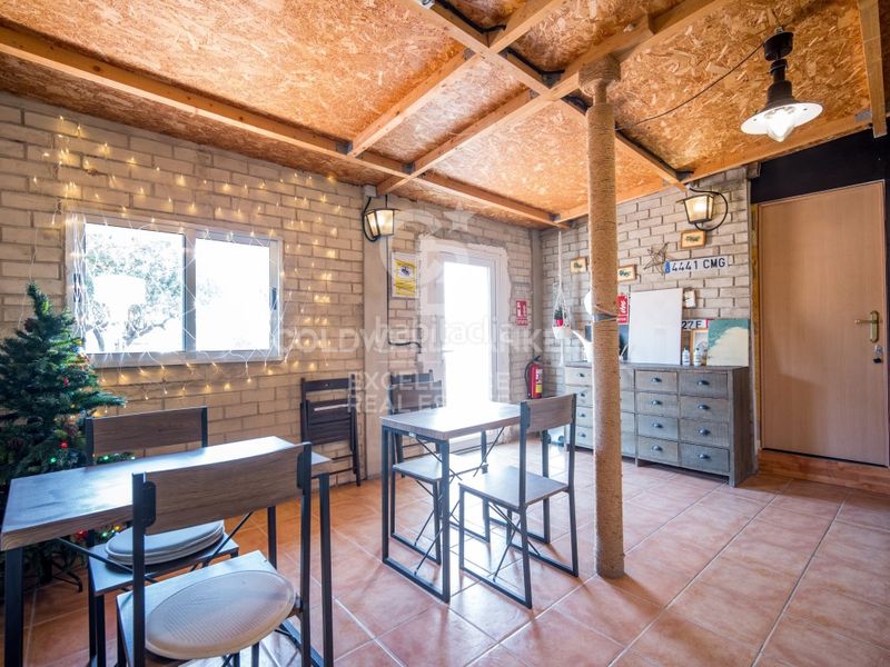 Foto a681f54e-ef47-40ff-b03e-c19ddf1ece0b. Local comercial hostal con licencia turística y rentabilidad del 10 en valencia. en Paterna
