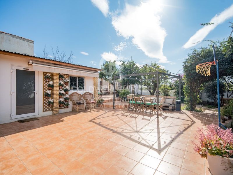 Foto b6ef8c5d-804c-4c26-8e22-8e87912be68a. Local comercial hostal con licencia turística y rentabilidad del 10 en valencia. en Paterna