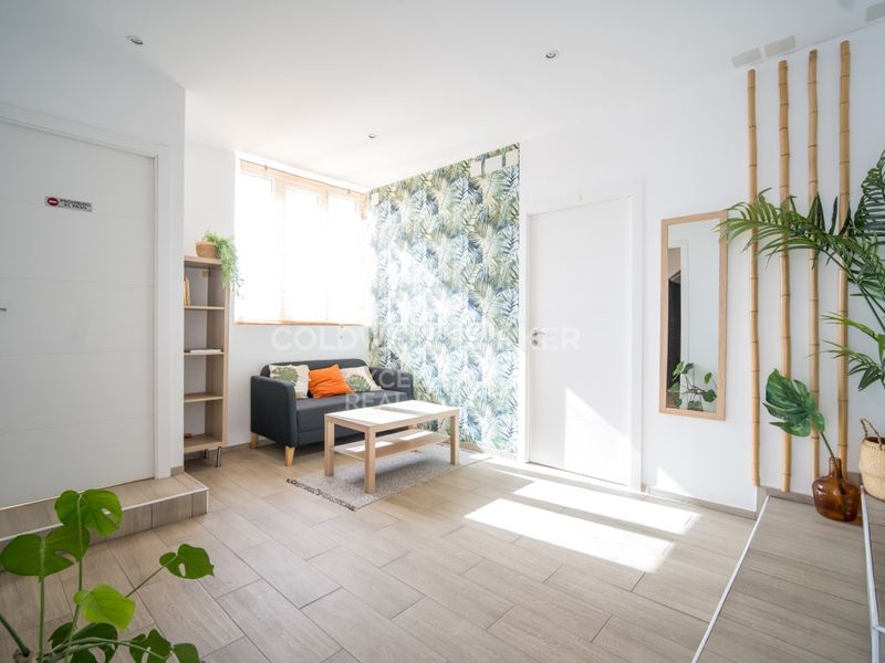 Foto b8e05d2a-6925-432d-8890-4a4255d93340. Local comercial hostal con licencia turística y rentabilidad del 10 en valencia. en Paterna