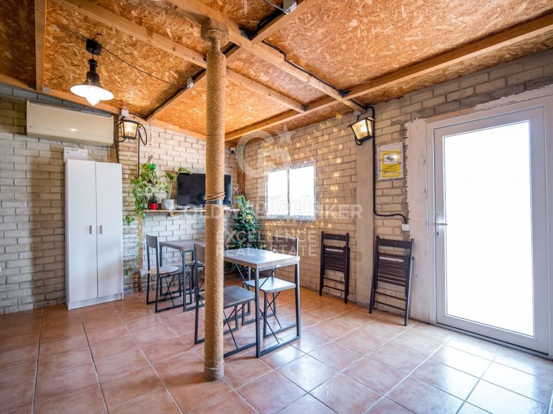 Foto b9ade0c3-0225-4c15-8c54-b1f447434b9a. Local comercial hostal con licencia turística y rentabilidad del 10 en valencia. en Paterna