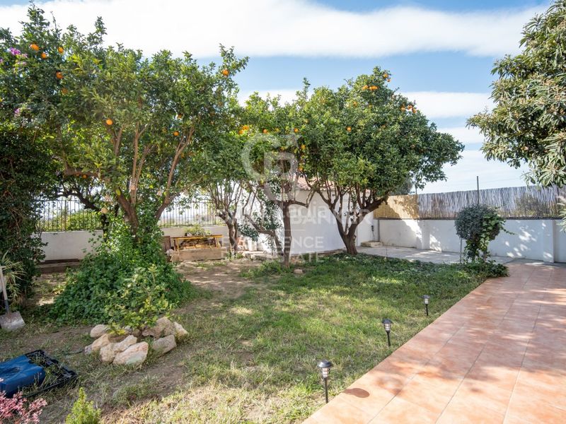 Foto d5746c12-a5cf-4c08-bf5e-15224216e0a9. Local comercial hostal con licencia turística y rentabilidad del 10 en valencia. en Paterna