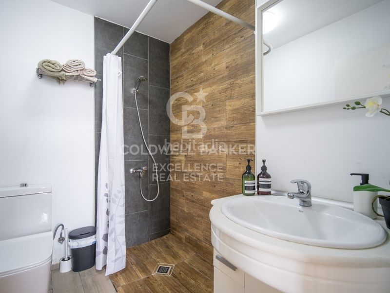 Foto d779ab96-bce5-45b2-9912-2fc0f972d02e. Local comercial hostal con licencia turística y rentabilidad del 10 en valencia. en Paterna