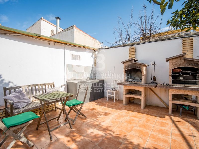 Foto e36917fc-75e0-4a9b-b285-4ae4c4d9a18f. Local comercial hostal con licencia turística y rentabilidad del 10 en valencia. en Paterna
