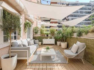 Pis a Jaume Roig. Piso para reformar con terraza de 20m2 y plaza de garaje en el p
