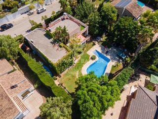 Maison  Urbanizacion parque monte alcedo. Villa de 350 m con piscina, terrazas y 7 dormitorios en monte al