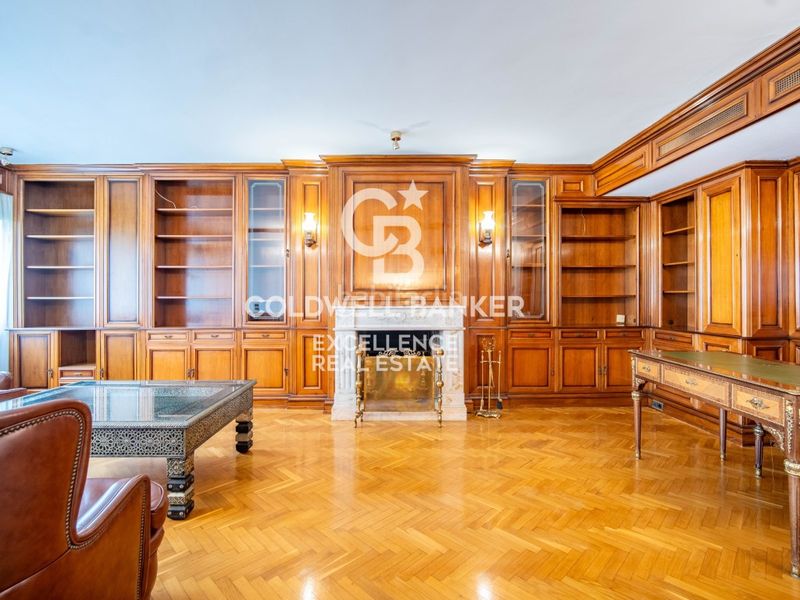 Piso exclusivo piso señorial con 5 suites y garaje en calle colón. en Valencia - Imagen 2