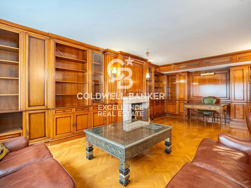 Piso exclusivo piso señorial con 5 suites y garaje en calle colón. en Valencia - Imagen 10