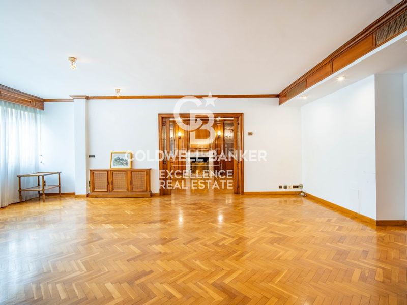 Piso exclusivo piso señorial con 5 suites y garaje en calle colón. en Valencia - Imagen 9