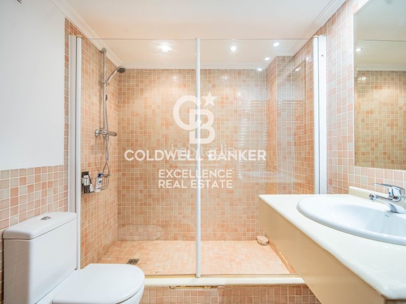 Piso exclusivo piso señorial con 5 suites y garaje en calle colón. en Valencia - Imagen 31