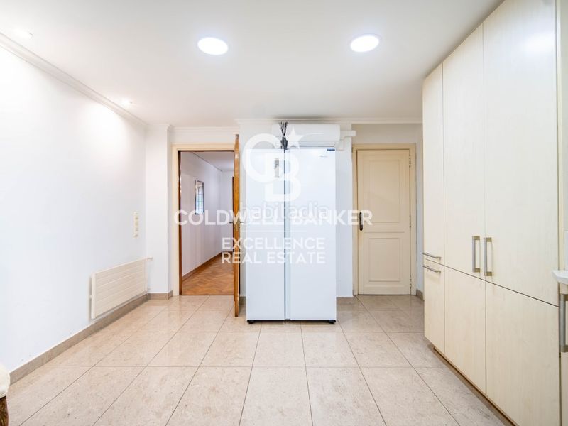 Piso exclusivo piso señorial con 5 suites y garaje en calle colón. en Valencia - Imagen 19