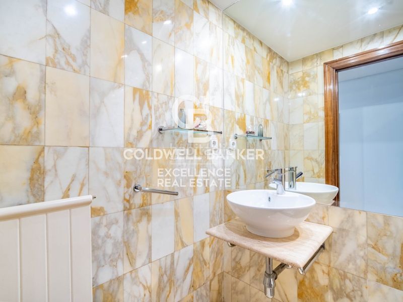 Piso exclusivo piso señorial con 5 suites y garaje en calle colón. en Valencia - Imagen 15