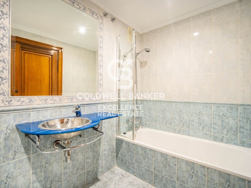 Piso exclusivo piso señorial con 5 suites y garaje en calle colón. en Valencia - Imagen 41
