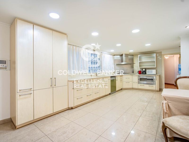 Piso exclusivo piso señorial con 5 suites y garaje en calle colón. en Valencia - Imagen 17