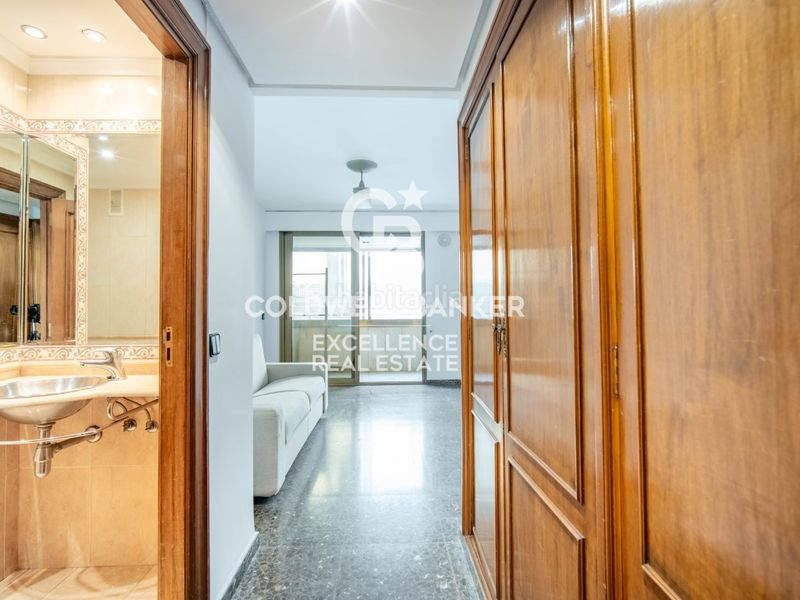 Piso exclusivo piso señorial con 5 suites y garaje en calle colón. en Valencia - Imagen 32