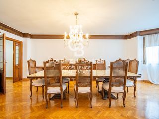 Etagenwohnung  Calle colon. Exclusivo piso señorial con 5 suites y garaje en calle colón.