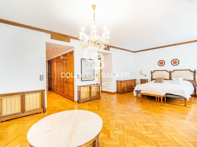 Piso exclusivo piso señorial con 5 suites y garaje en calle colón. en Valencia - Imagen 27