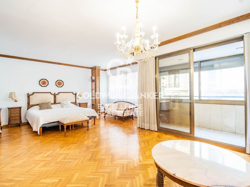 Piso exclusivo piso señorial con 5 suites y garaje en calle colón. en Valencia - Imagen 25