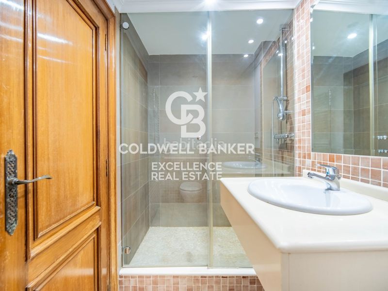 Piso exclusivo piso señorial con 5 suites y garaje en calle colón. en Valencia - Imagen 37