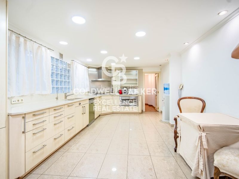 Piso exclusivo piso señorial con 5 suites y garaje en calle colón. en Valencia - Imagen 16