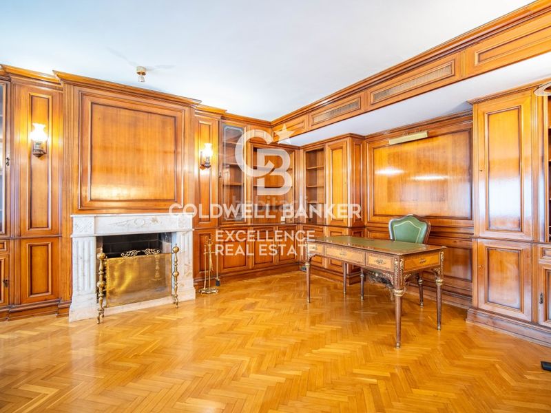 Piso exclusivo piso señorial con 5 suites y garaje en calle colón. en Valencia - Imagen 3