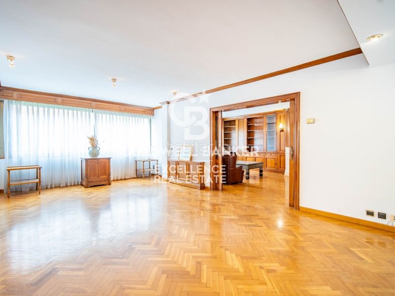 Piso exclusivo piso señorial con 5 suites y garaje en calle colón. en Valencia - Imagen 8