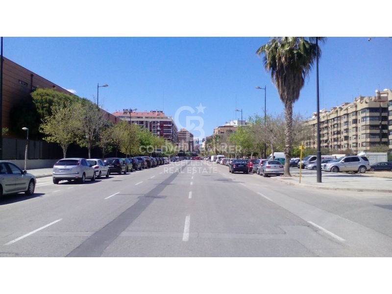 Piso reformado a estrenar junto a avenida de francia en Valencia - Imagen 32