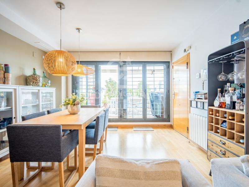 Foto fe703ad8-b309-4a94-9d8f-bfbdd9b4e962. Lloguer àtic amb aparcament a Albors Valencia