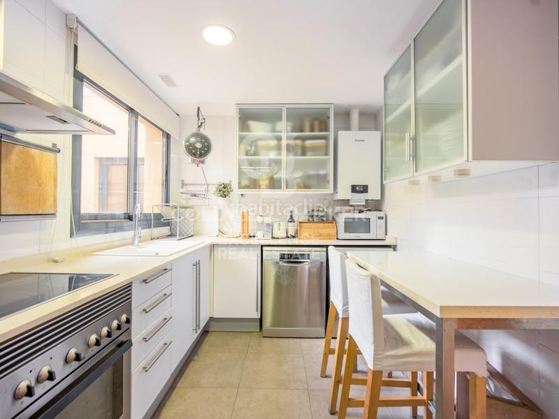 Foto 24448f62-9101-4f07-b648-d6c7992b7580. Location attique avec parking dans Albors Valencia