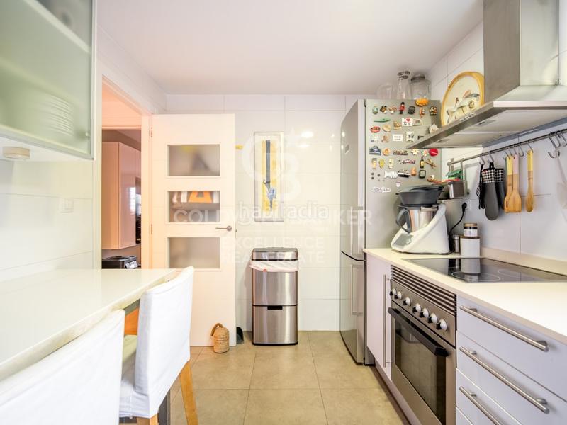 Foto 34ebe698-7e8a-47e4-840c-8eaf9eb0a581. Location attique avec parking dans Albors Valencia