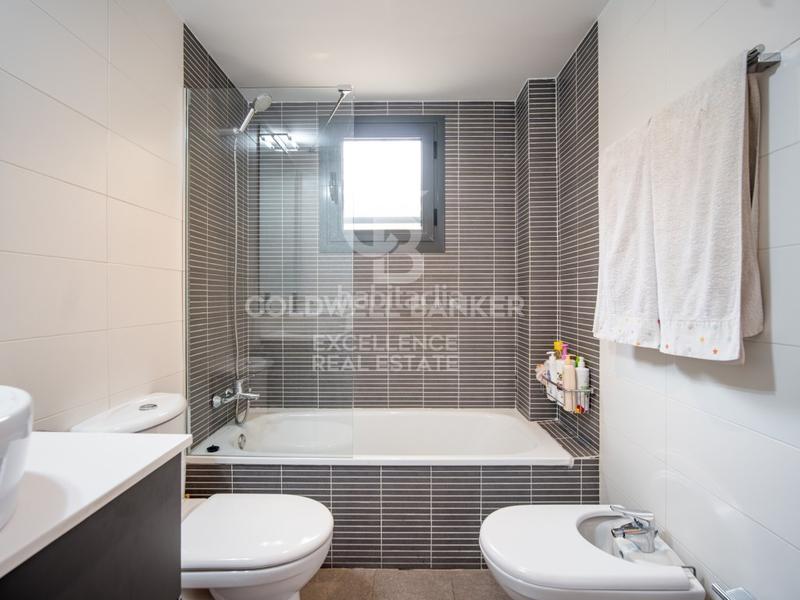 Foto 5657243f-59ae-450b-b21d-f21a744591da. Rent penthouse with parking in Albors Valencia