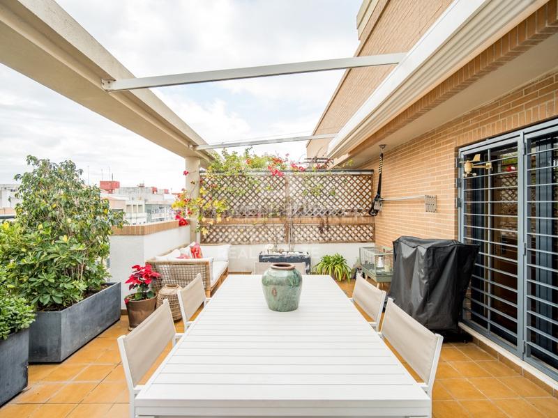 Foto 6ef4a0e3-7753-4898-b846-ab84232bf9f8. Rent penthouse with parking in Albors Valencia