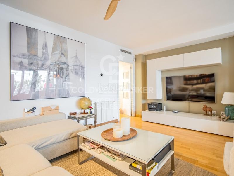 Foto fd9f18df-763b-480a-ba96-18345b194c07. Rent penthouse with parking in Albors Valencia