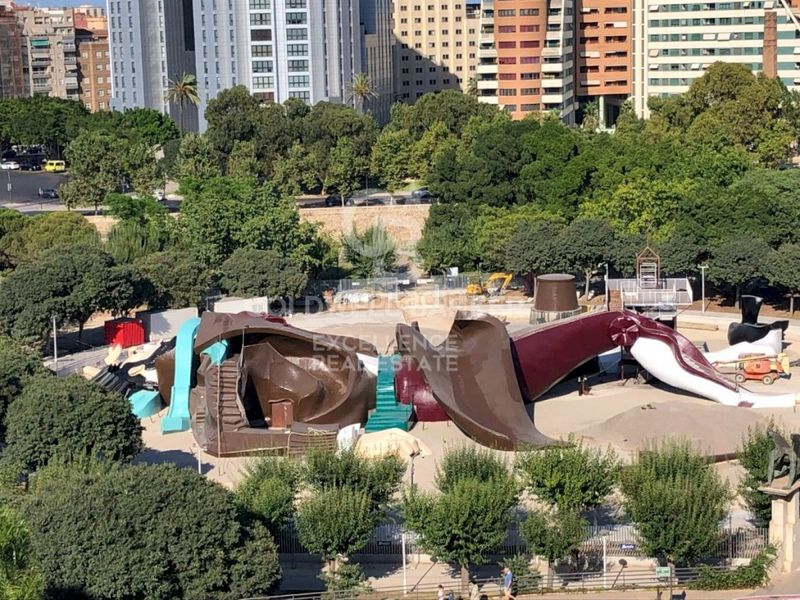 Piso amplio y luminoso piso de 4 dormitorios con garaje y trastero en abors. en Valencia - Imagen 36