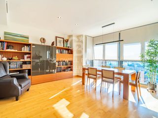 Pis  Avenida puerto del. Amplio y luminoso piso de 4 dormitorios con garaje y trastero en