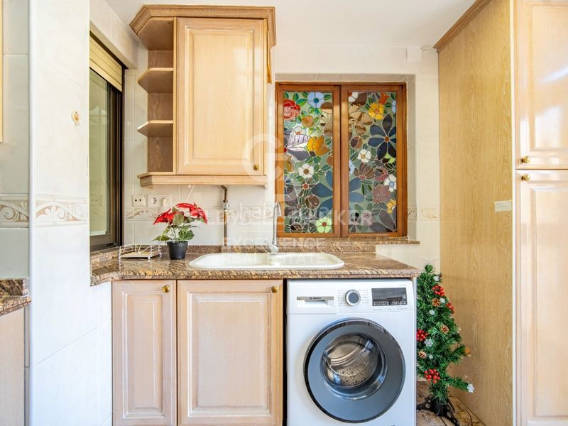 Piso de 133 m2 con balcón en plaza vicente iborra, El Carmen. ideal para inversores y familias en Valencia - Imagen 9