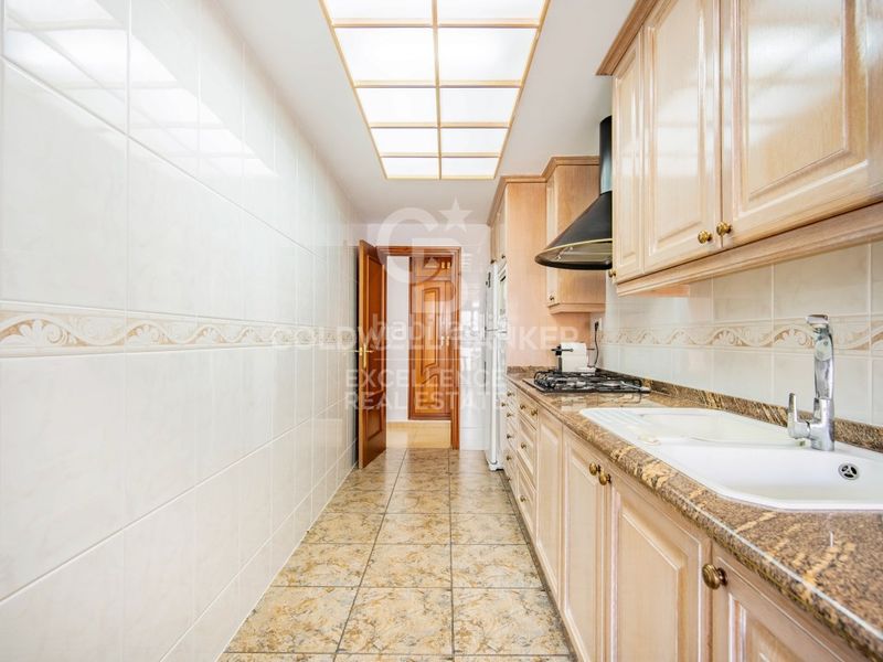 Piso de 133 m2 con balcón en plaza vicente iborra, El Carmen. ideal para inversores y familias en Valencia - Imagen 11