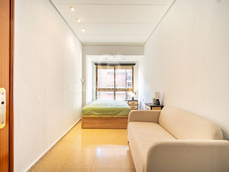 Piso de 133 m2 con balcón en plaza vicente iborra, El Carmen. ideal para inversores y familias en Valencia - Imagen 25