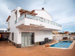 Chalet  Calle teix. Chalet exclusivo con piscina a 50 m del mar en avenida bancals,