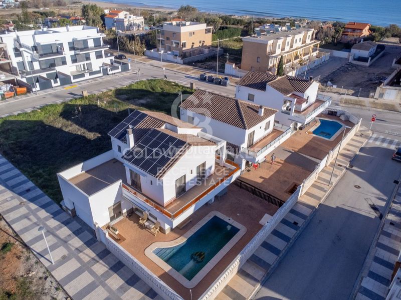 Foto 18a7af32-24eb-4980-bc16-8b980ed11522. Xalet amb aparcament piscina a Oliva playa Oliva