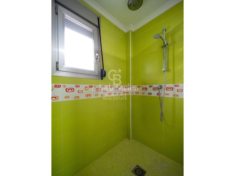 Foto 42334bf7-1de8-4592-ad57-fa876a15ca08. Xalet amb aparcament piscina a Oliva playa Oliva