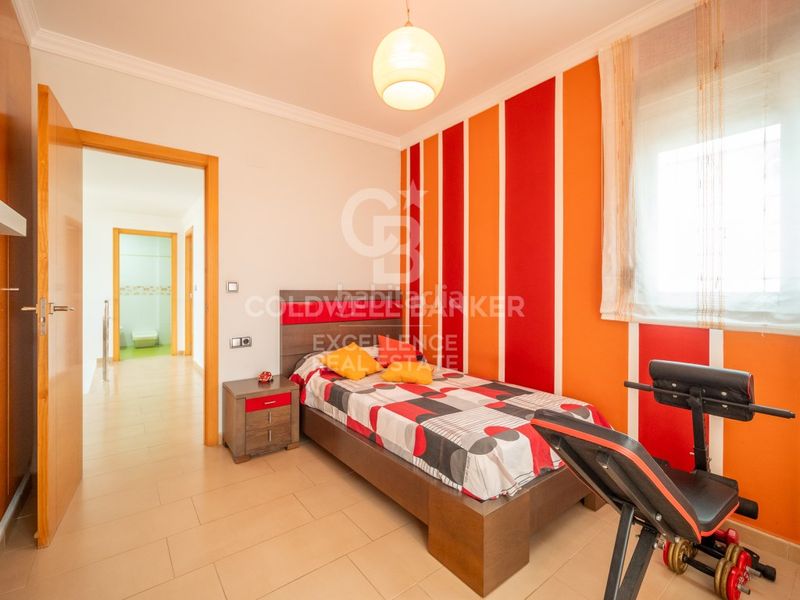 Foto a36b5a23-4a72-4c0f-bf6a-7a894f50a111. Xalet amb aparcament piscina a Oliva playa Oliva