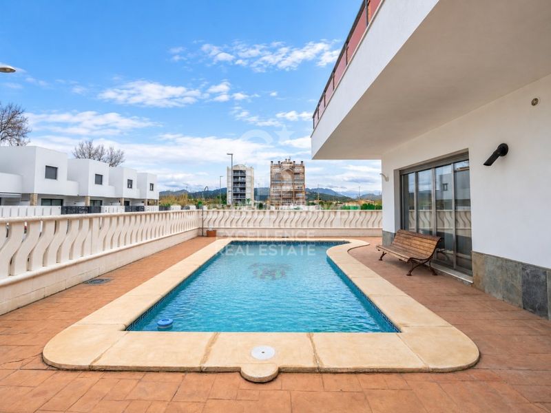 Foto a4f85829-34ea-40e7-a4b3-0921cd013620. Xalet amb aparcament piscina a Oliva playa Oliva