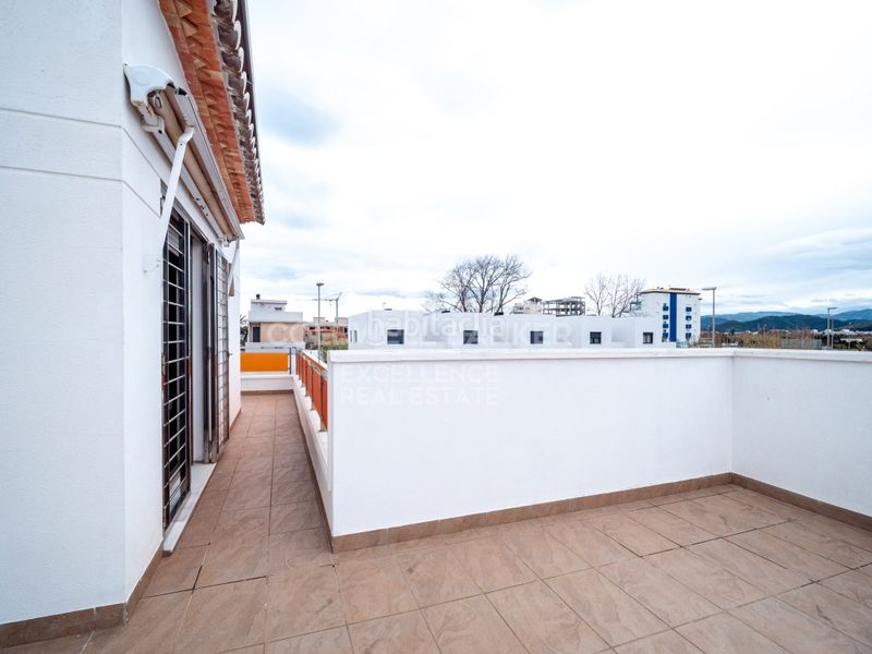 Foto c04c9b34-a8d1-4618-8566-d3c2a7419f70. Xalet amb aparcament piscina a Oliva playa Oliva